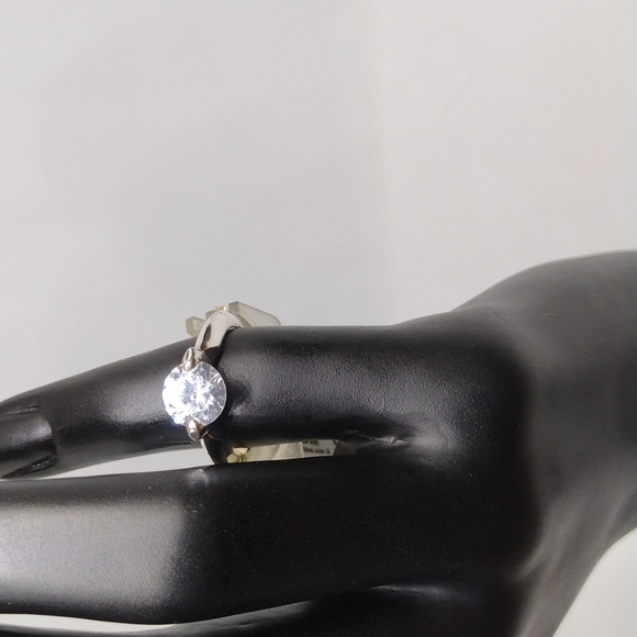 Elegant Silver colored Ring with Clear Stone - Picture 2 of 3